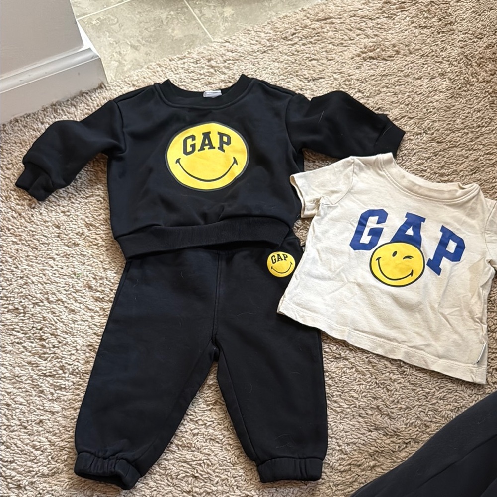 GAP Kids Black and White Smiley Outfit Set